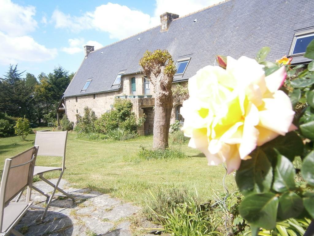 Les Chaumieres De Kerimel Bed & Breakfast Ploemel Exterior photo